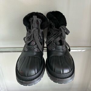 Chanel 37 ❄️ Tweed and Leather Winter Boots